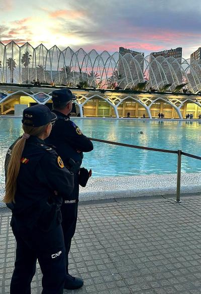 La Policía de la Generalitat activa un dispositivo especial de vigilancia en zonas céntricas y comerciales con motivo de la Navidad